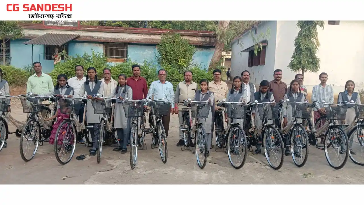बसना : शासकीय हायर सेकेण्डरी स्कूल जमदरहा में सायकल वितरण सम... - CG Sandesh