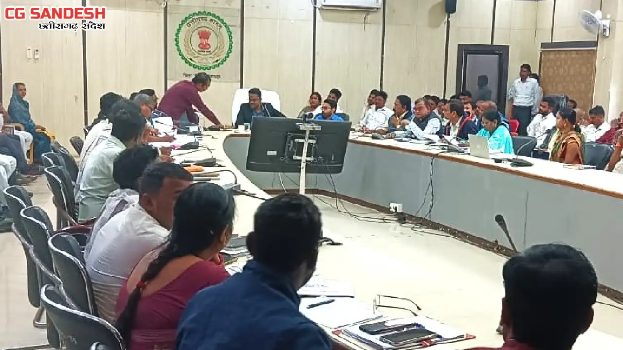 महासमुंद : जिला पंचायत सीईओ हेमंत नंदनवार ने दिए आवश्यक निर्... - CG Sandesh