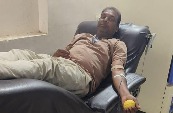 बसना : 23 बार रक्तदान कर युवाओं के लिए बन रहे प्रेरणा स्रोत - CG Sandesh