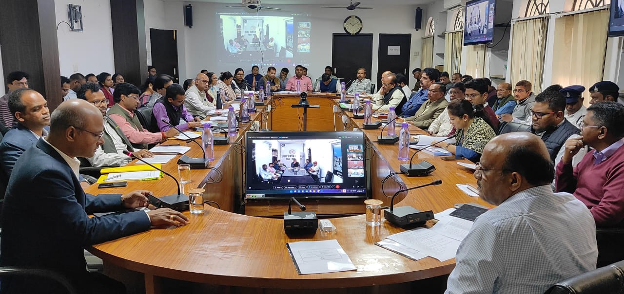 महासमुंद : शासकीय अधिकारी-कर्मचारी आदर्श आचरण संहिता का अनिव... - CG Sandesh