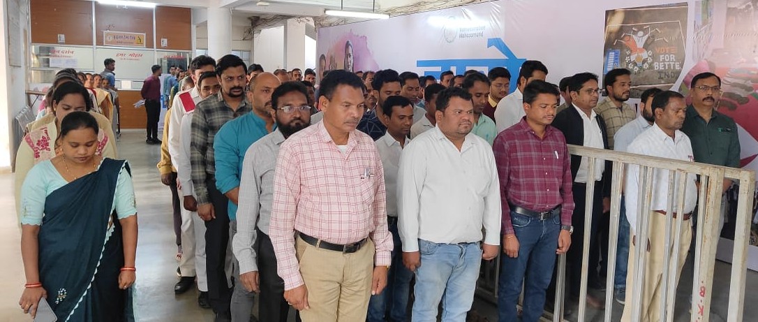 महासमुंद : शहीद दिवस पर दो मिनट का मौन धारण कर शहीदों को दी ... - CG Sandesh
