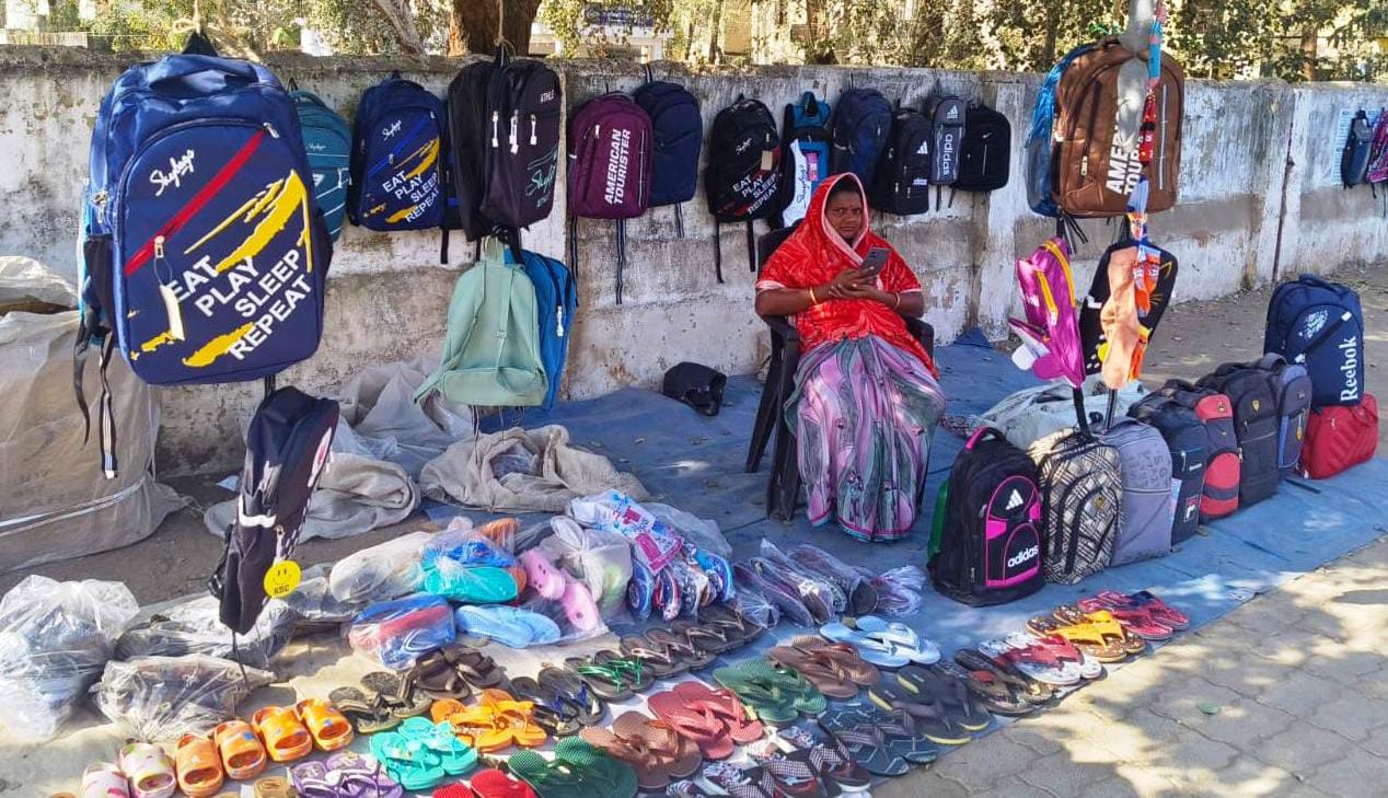 महासमुंद : स्वनिधि योजना से पति के सपनों को उर्मिला साकार कर... - CG Sandesh