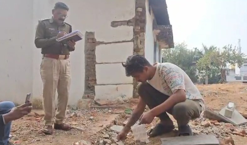 CG : घर के बाहर खून से लथपथ अर्धनग्न हालत में मिली 65 वर्षीय... - CG Sandesh