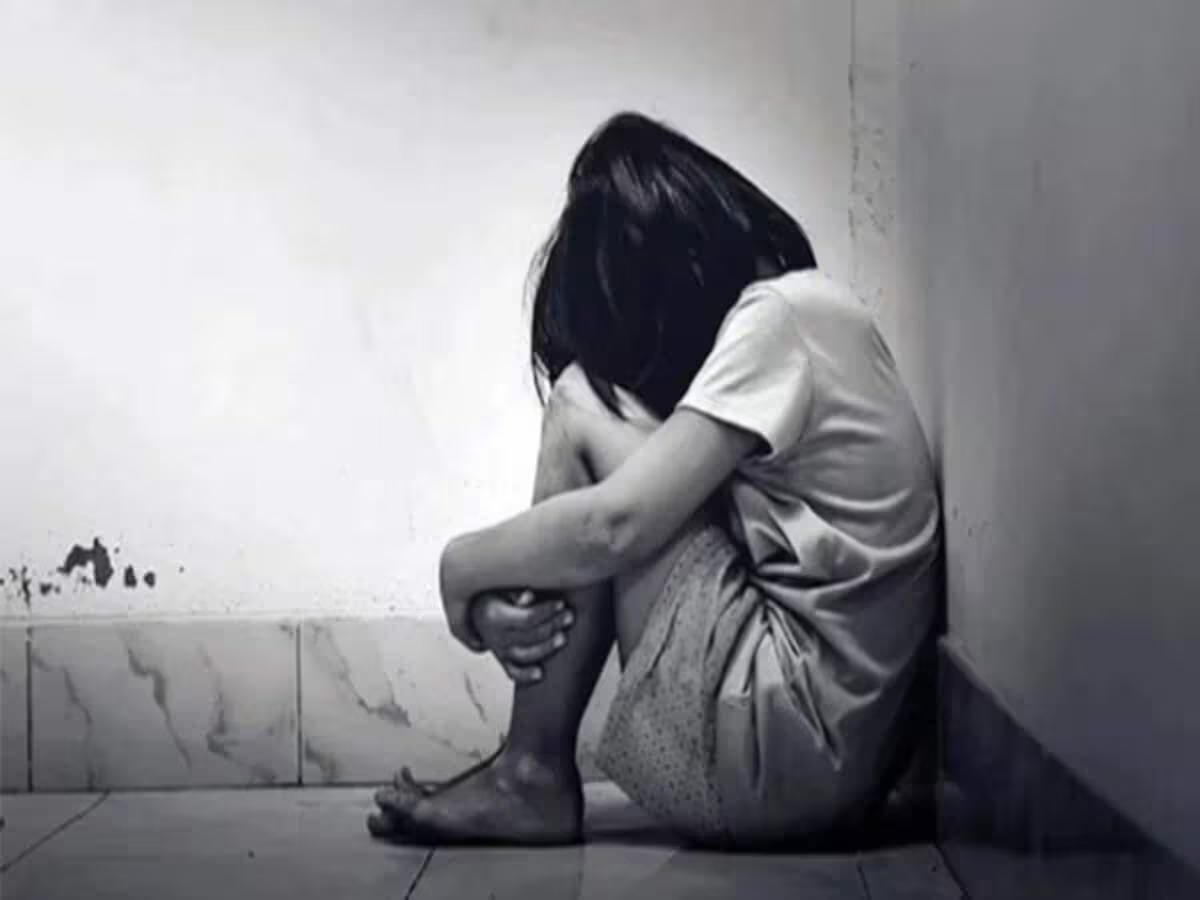 CG : 11 साल की आदिवासी बालिका से छात्रावास में दुष्कर्म, 2 सहयोगी छात्रों पर आरोप