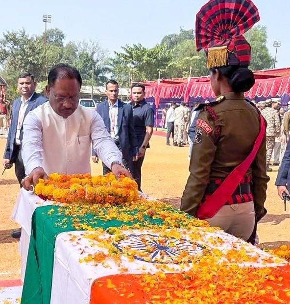 मुख्यमंत्री साय ने शहीद जवानों को पुष्पचक्र अर्पित कर दी भाव... - CG Sandesh