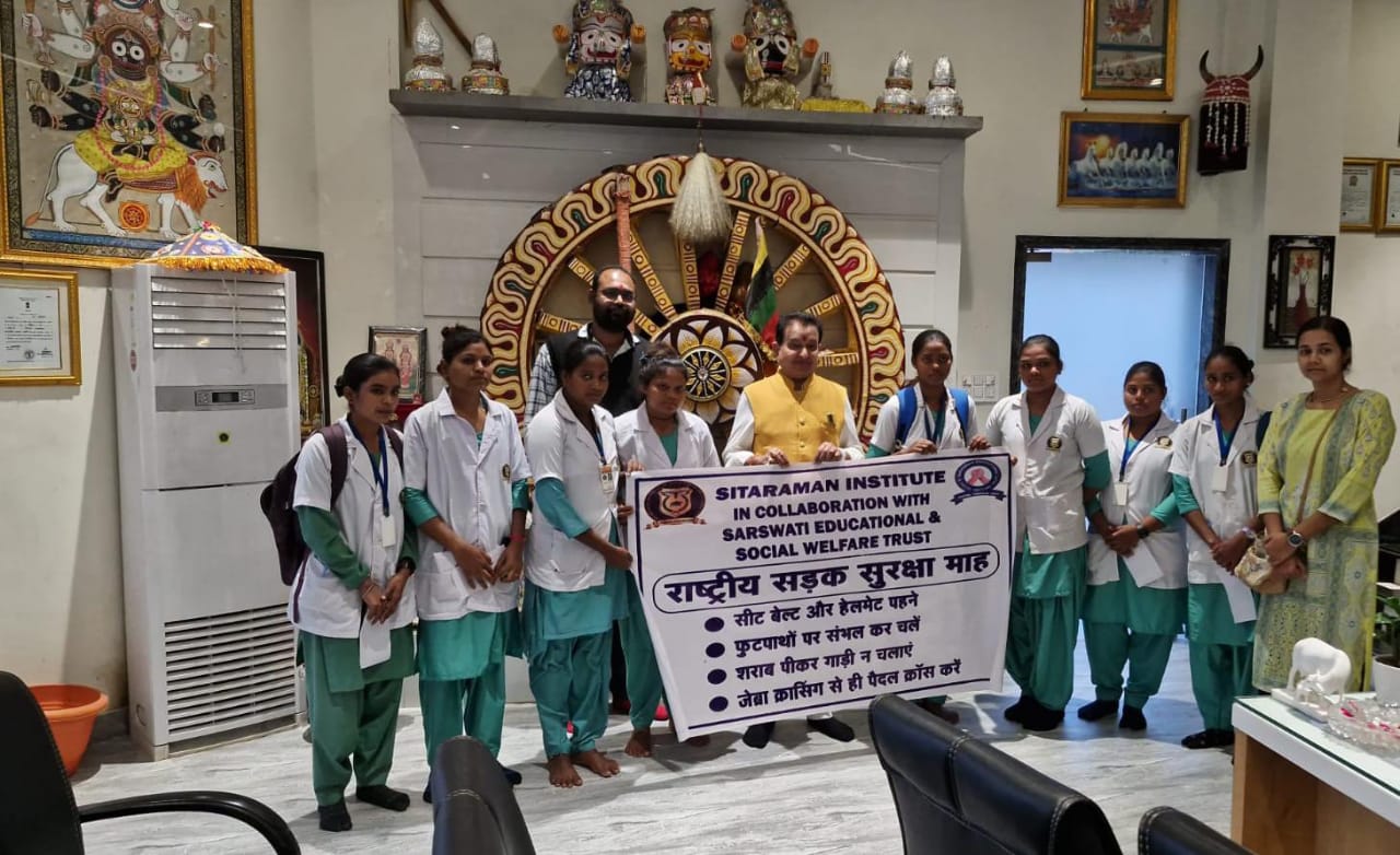 बसना : सीतारमन इंस्टिट्यूट  द्वारा सड़क सुरक्षा सप्ताह का आय... - CG Sandesh