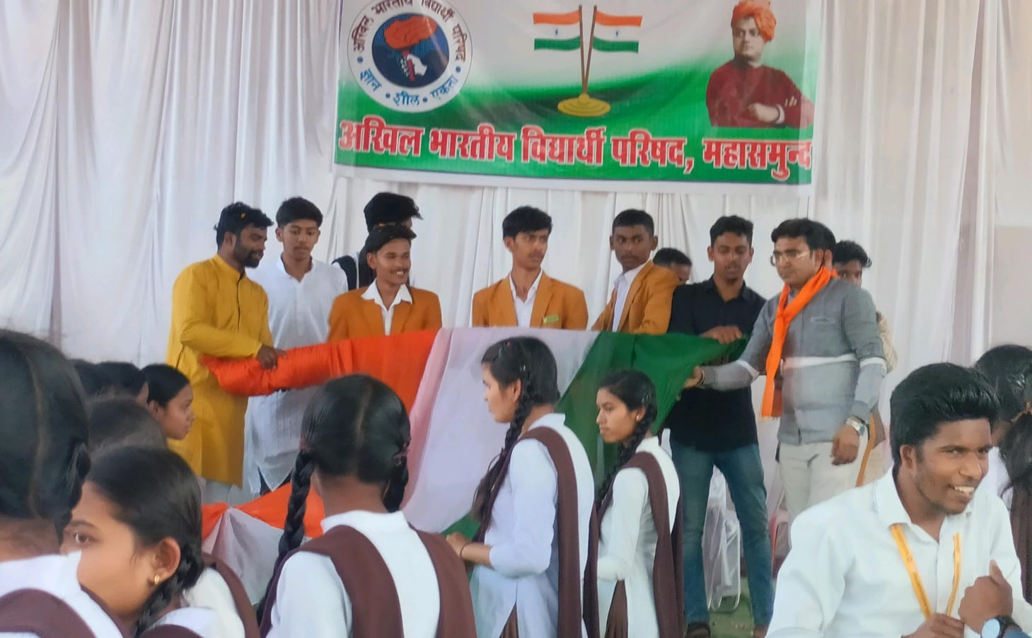 महासमुंद : महर्षि विद्या मंदिर के विद्यार्थी भी  तिरंगा यात्... - CG Sandesh