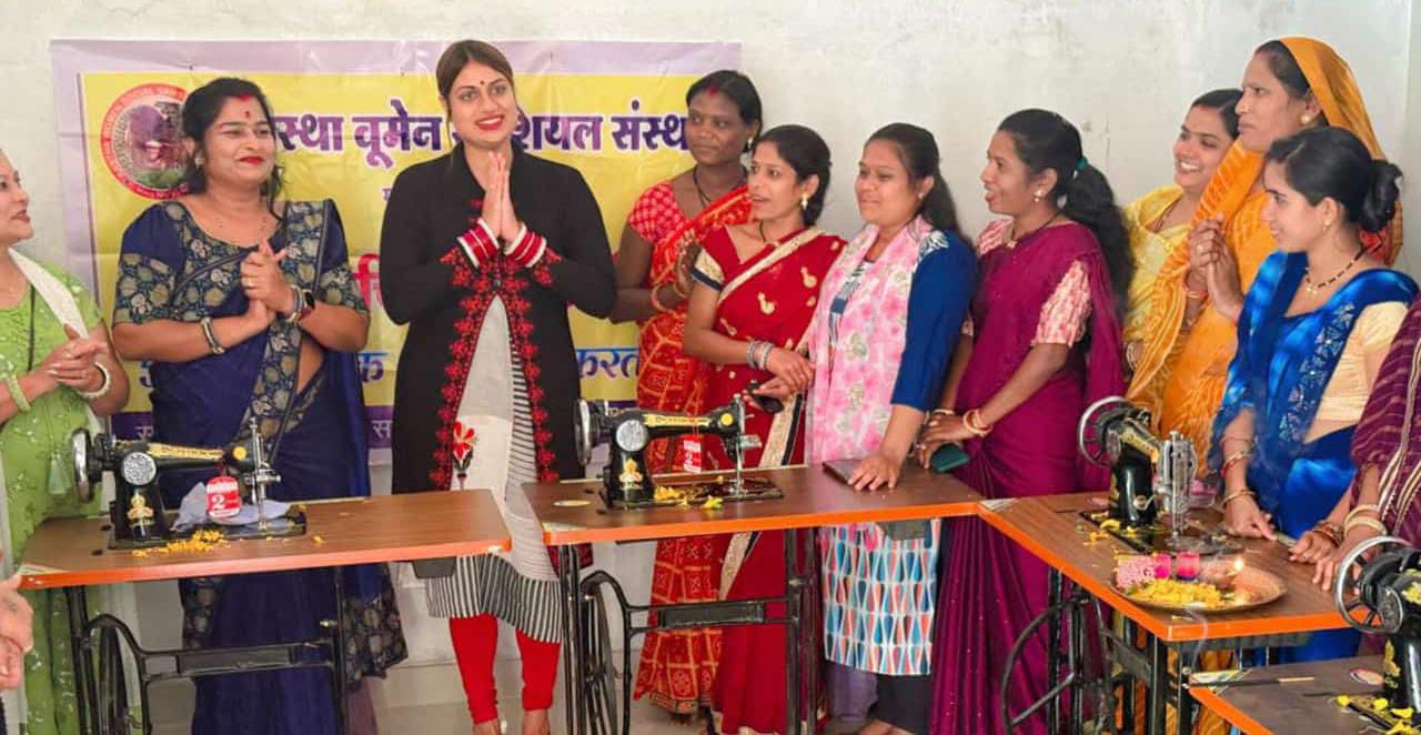 महासमुंद : स्वरोजगार से सक्षम व स्वावलंबी बने ग्रामीण महिलाए... - CG Sandesh
