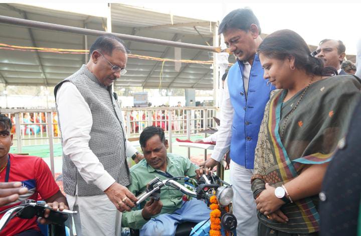 महासमुंद : मुख्यमंत्री ने मेरे कांधे पर हाथ रखा और नया हौसला... - CG Sandesh