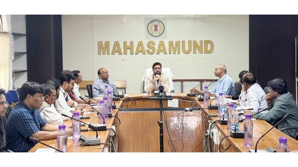 महासमुंद : कलेक्टर लंगेह ने ली नोडल अधिकारियों की बैठक, निवा... - CG Sandesh