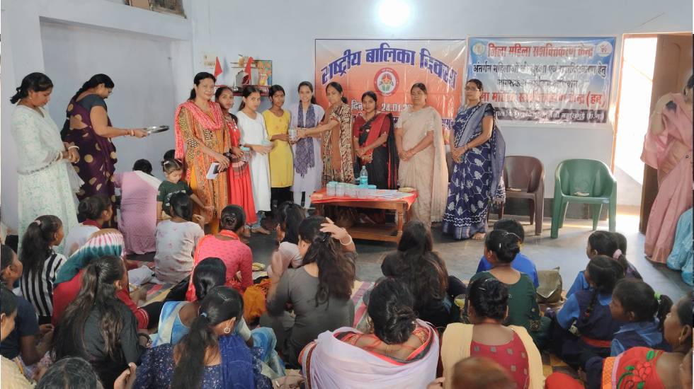 महासमुंद : किशोरी बालिकाओं को स्वास्थ्य, पोषण और बालिका शिक्... - CG Sandesh