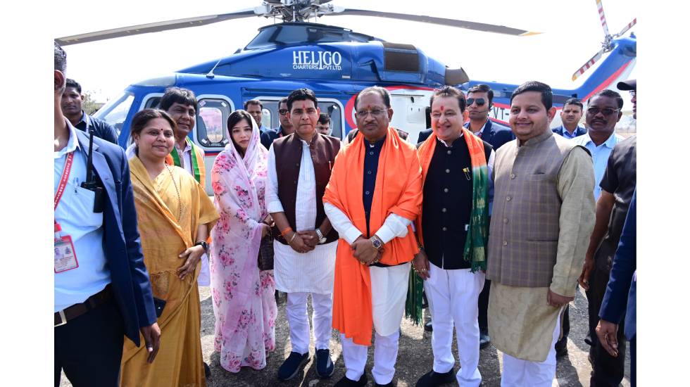 महासमुंद : मुख्यमंत्री विष्णुदेव साय का हेलीपेड पर जनप्रतिनि... - CG Sandesh