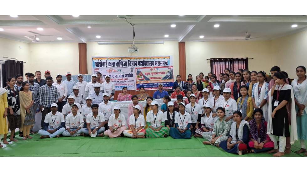 महासमुंद : सड़क सुरक्षा सप्ताह कार्याक्रम में नुक्कड़ नाटक, शप... - CG Sandesh