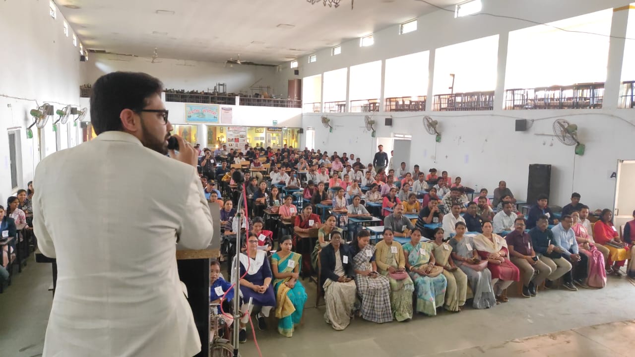 महासमुंद : लोकतंत्र में मतदान के महत्व को समझना जरूरी - कलेक... - CG Sandesh