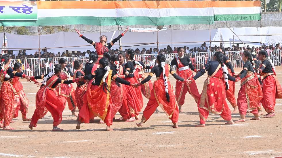 महासमुंद : स्कूली बच्चों द्वारा रंगारंग सांस्कृतिक कार्यक्रम... - CG Sandesh