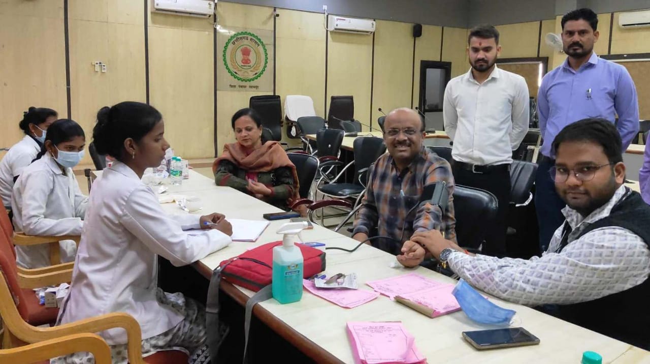 महासमुंद जिला पंचायत में हुआ स्वास्थ्य शिविर का आयोजन - CG Sandesh
