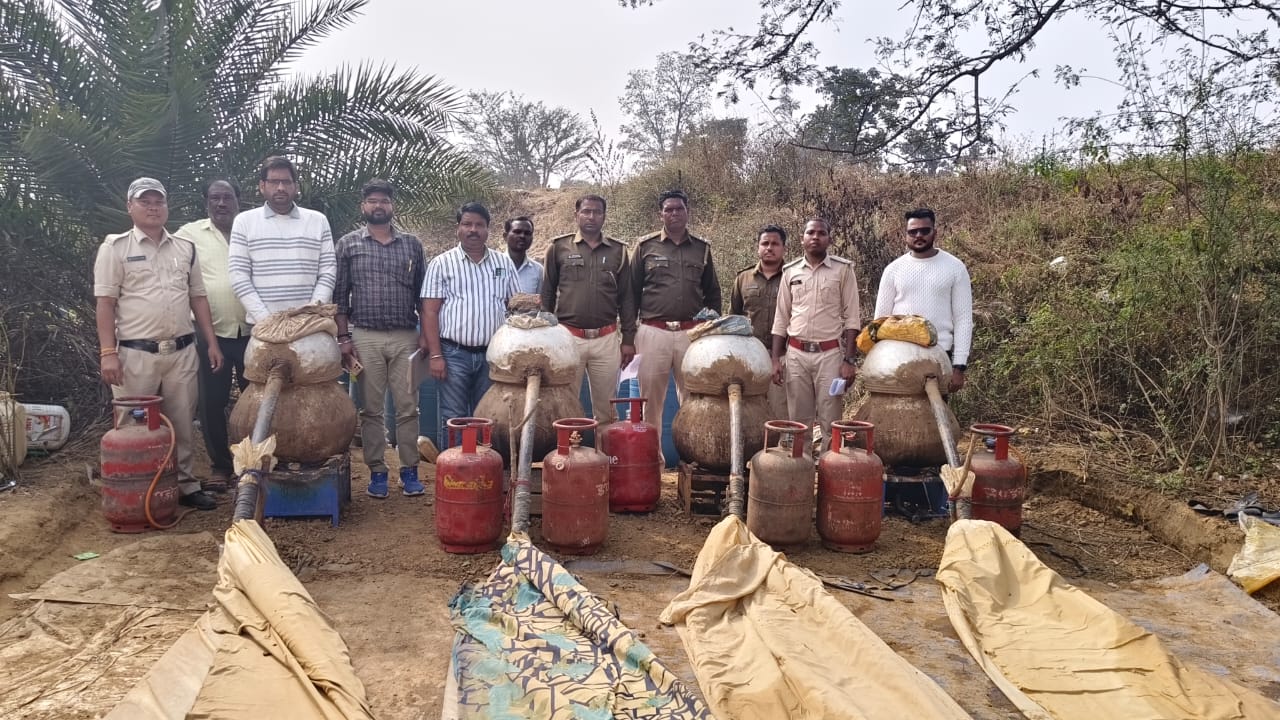 महासमुंद : आबकारी एवं खाद्य विभाग की संयुक्त टीम के द्वारा 3... - CG Sandesh