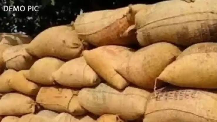 महासमुंद : ग्राम पंचायत कोमा और बरबसपुर में 272 कट्टा अवैध ध... - CG Sandesh