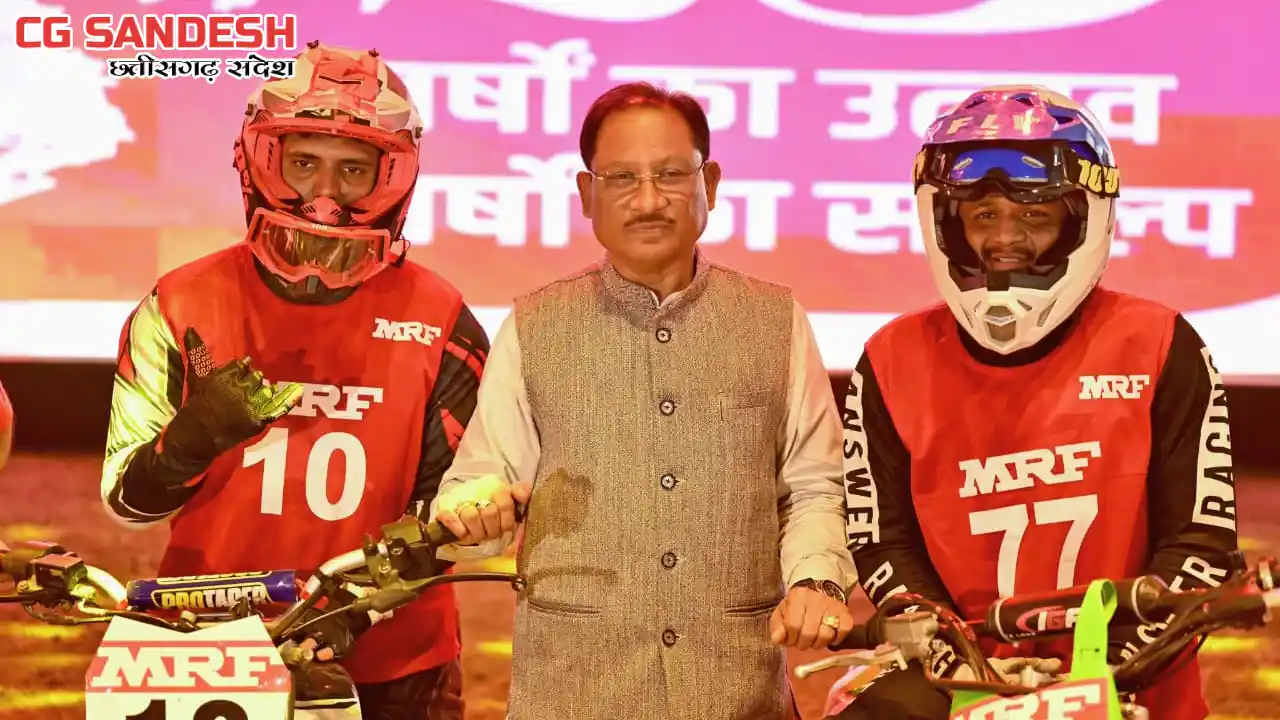 राष्ट्रीय सुपरक्रॉस बाइक रेसिंग चैंपियनशिप में शामिल हुए मुख... - CG Sandesh