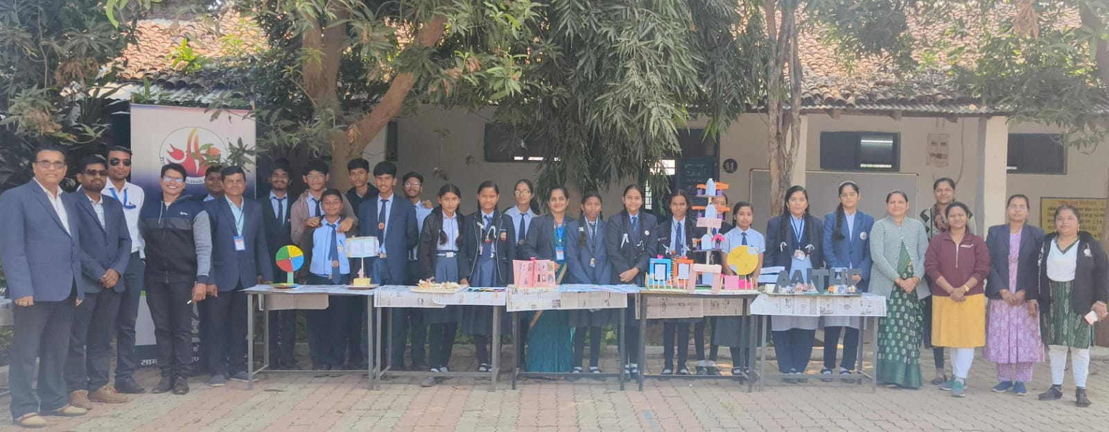 पीएम श्री सेजेस बसना में हुआ अंग्रेजी भाषा प्रदर्शनी का आयोज... - CG Sandesh