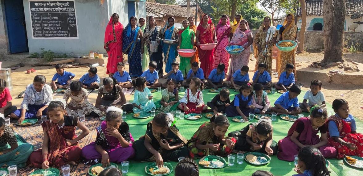 सरायपाली : शासकीय प्राथमिक शाला बेलर में न्योता भोज का आयोजन - CG Sandesh