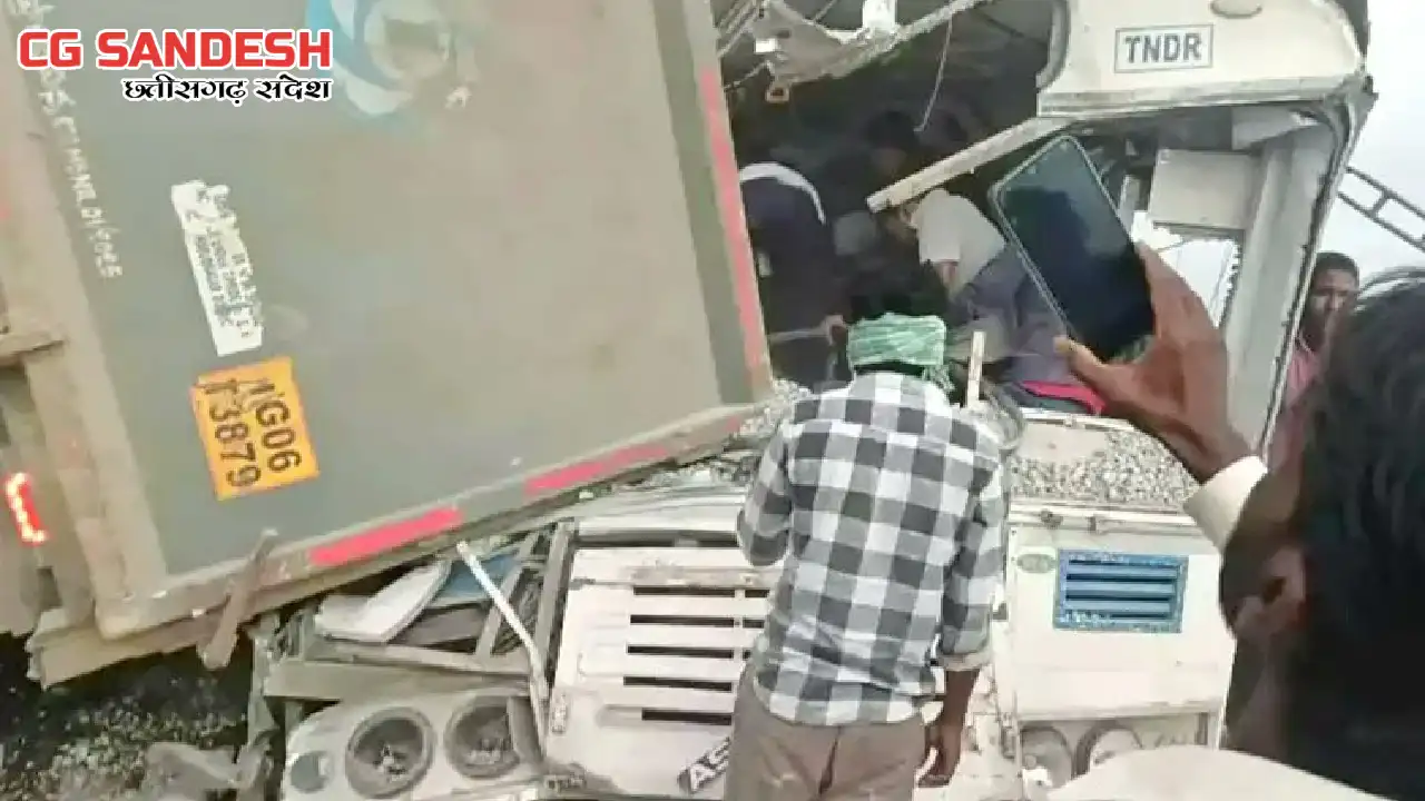 हैदराबाद-बीजापुर मार्ग पर बस और डंपर की टक्कर, 19 की मौत - CG Sandesh