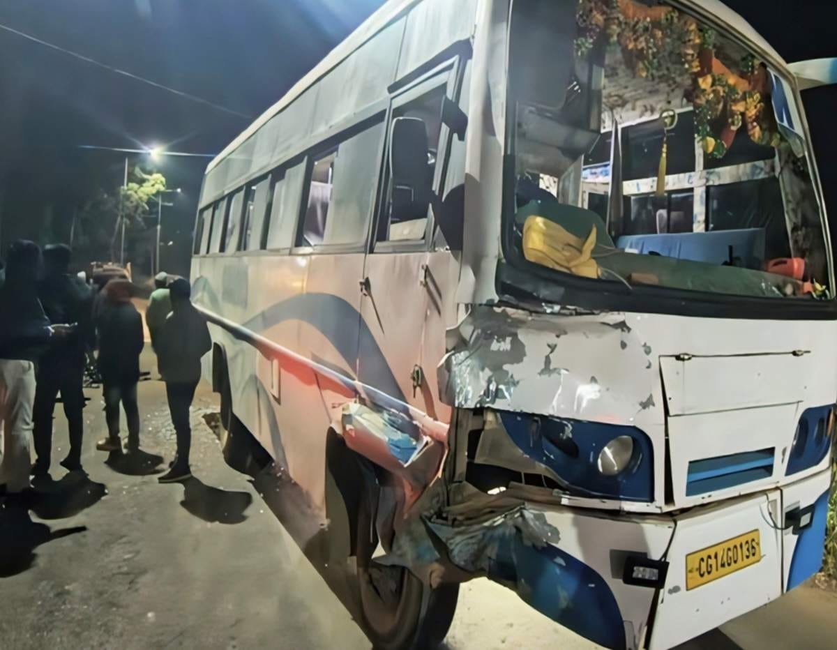CG : तेज रफ्तार बस की चपेट में आए बाइक सवार तीन युवक, दो की ... - CG Sandesh