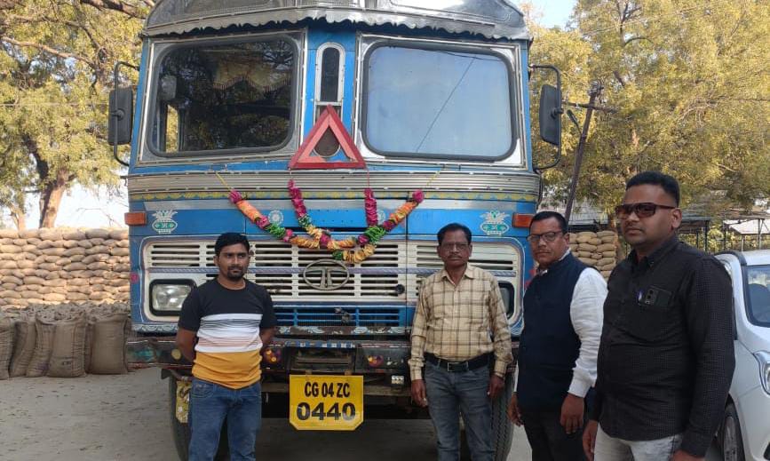 महासमुंद : अवैध धान परिवहन पर कार्रवाई, 280 कट्टा धान जब्त - CG Sandesh