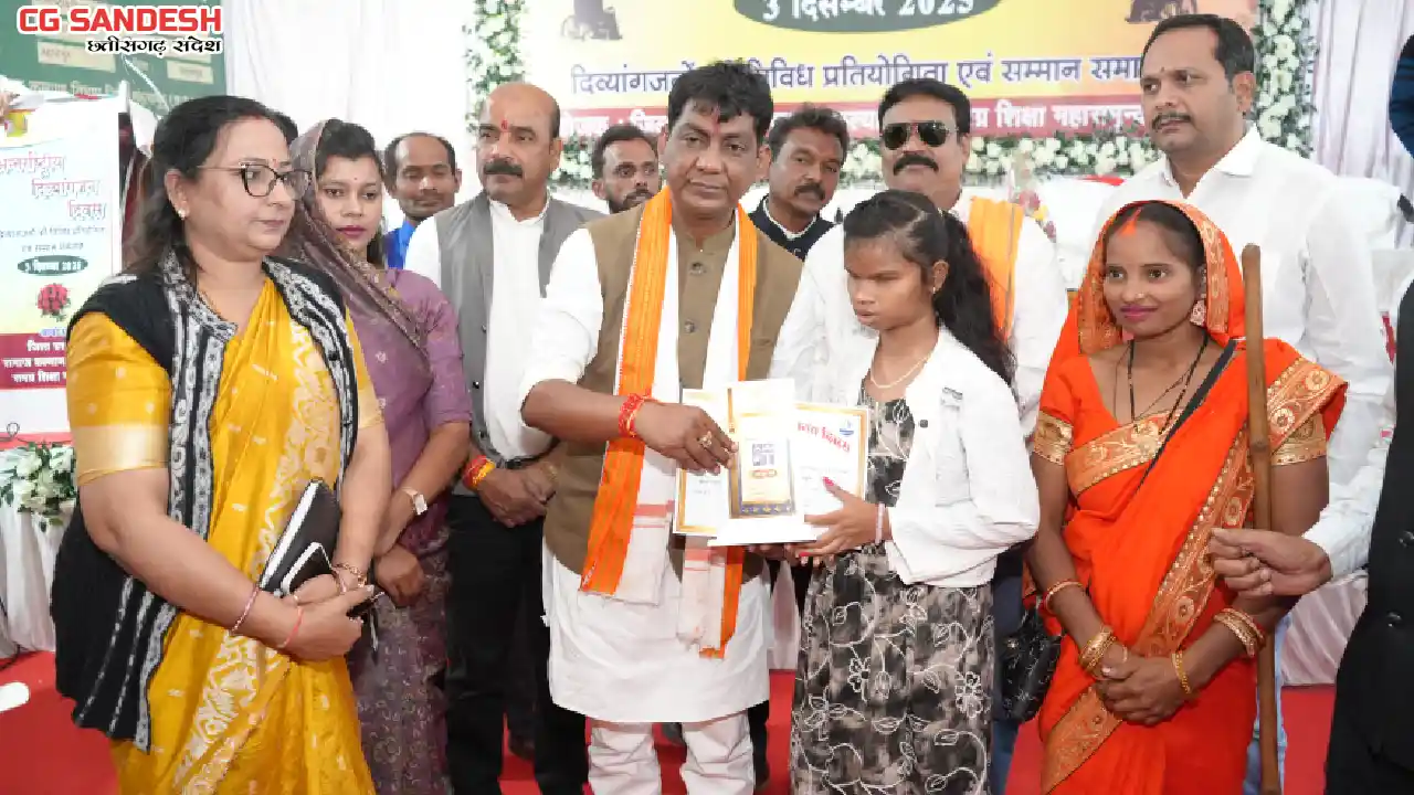 महासमुंद : दिव्यांगजन अपने जीवन में आत्मविश्वास के साथ आगे ब... - CG Sandesh