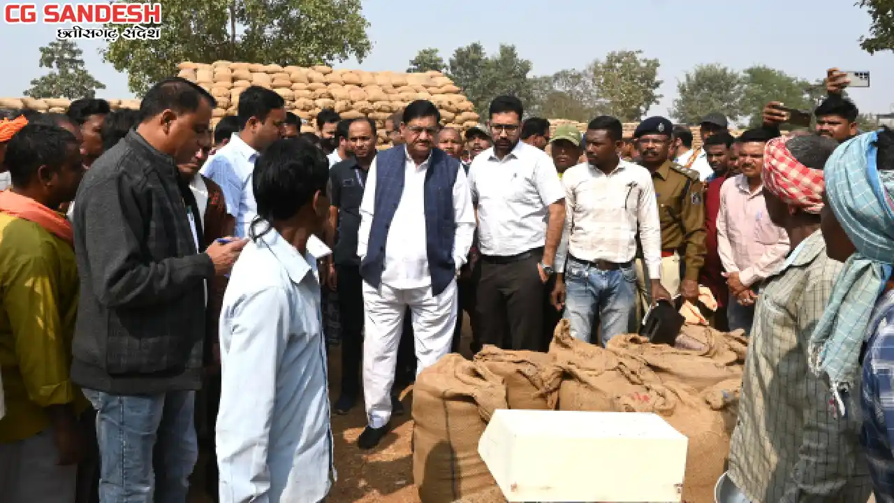 महासमुंद : जिले के प्रभारी मंत्री बघेल ने किया धान खरीदी कें... - CG Sandesh