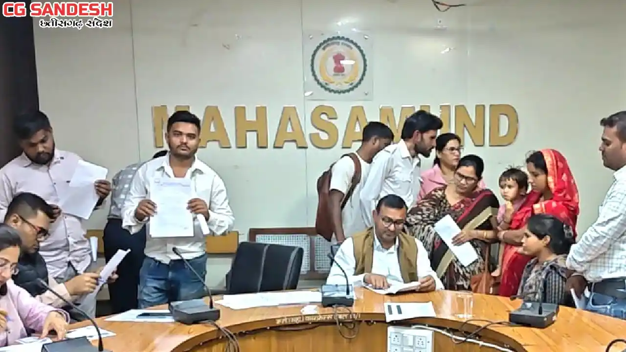 महासमुंद : अपर कलेक्टर सचिन भूतड़ा ने जन चौपाल में सुनी लोगों... - CG Sandesh