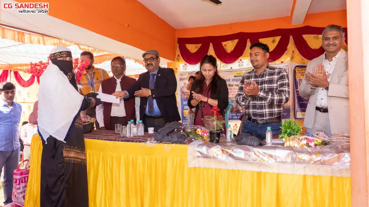 महासमुंद : यूको बैंक द्वारा ग्राम बावनकेरा में एकदिवसीय बैंक... - CG Sandesh
