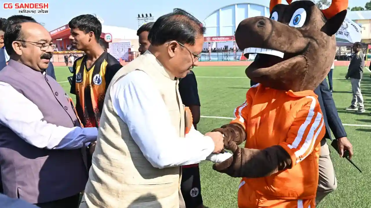 आपका मुख्यमंत्री आपके समाज के बीच का है, आपका भाई है....आप आ... - CG Sandesh