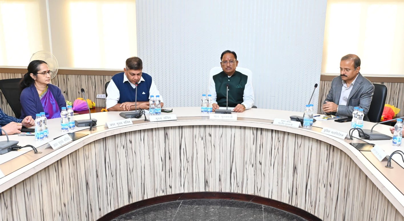 नए साल के पहले दिन ही सचिवों और विभागाध्यक्षों की बैठक में म... - CG Sandesh