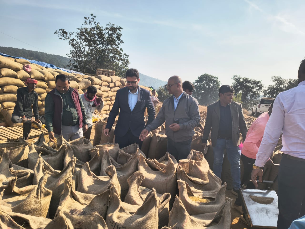 महासमुंद : वरिष्ठ सहकारी निरीक्षक एवं प्रभारी सहकारिता विस्त... - CG Sandesh