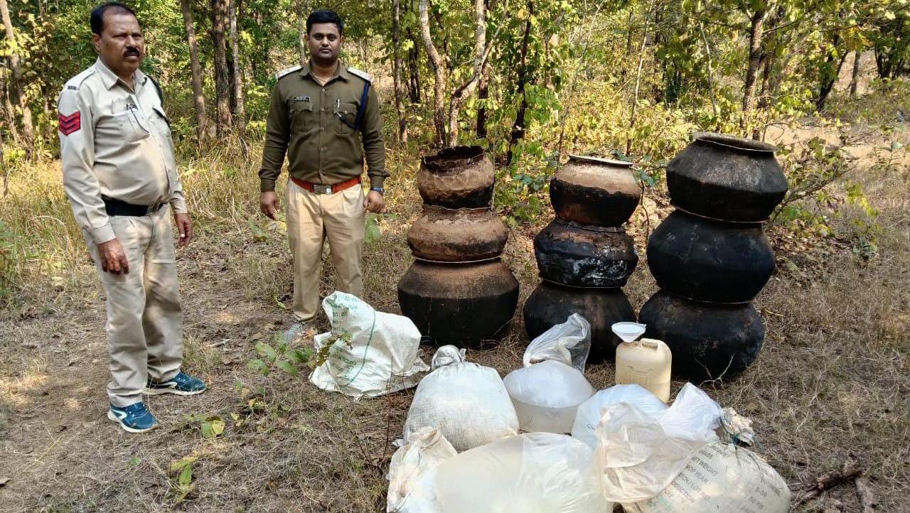बिलाईगढ़ : 300 लीटर महुआ शराब व 3600 किलो लाहन जब्त - CG Sandesh