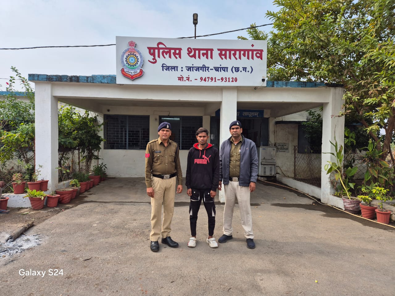 CG : नाबालिग बालिका को बहला, फुसलाकर भगा ले जाकर शादी का झां... - CG Sandesh