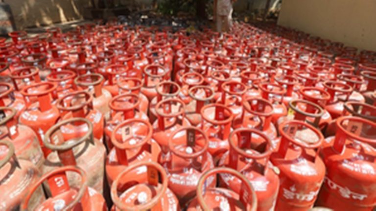 केंद्रीय बजट से पहले बड़ी सौगात, सात रुपये सस्ता हुआ एलपीजी ... - CG Sandesh