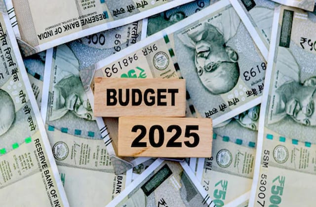 बजट 2025 : 12 लाख रुपये तक की आय पर अब कोई टैक्स नहीं