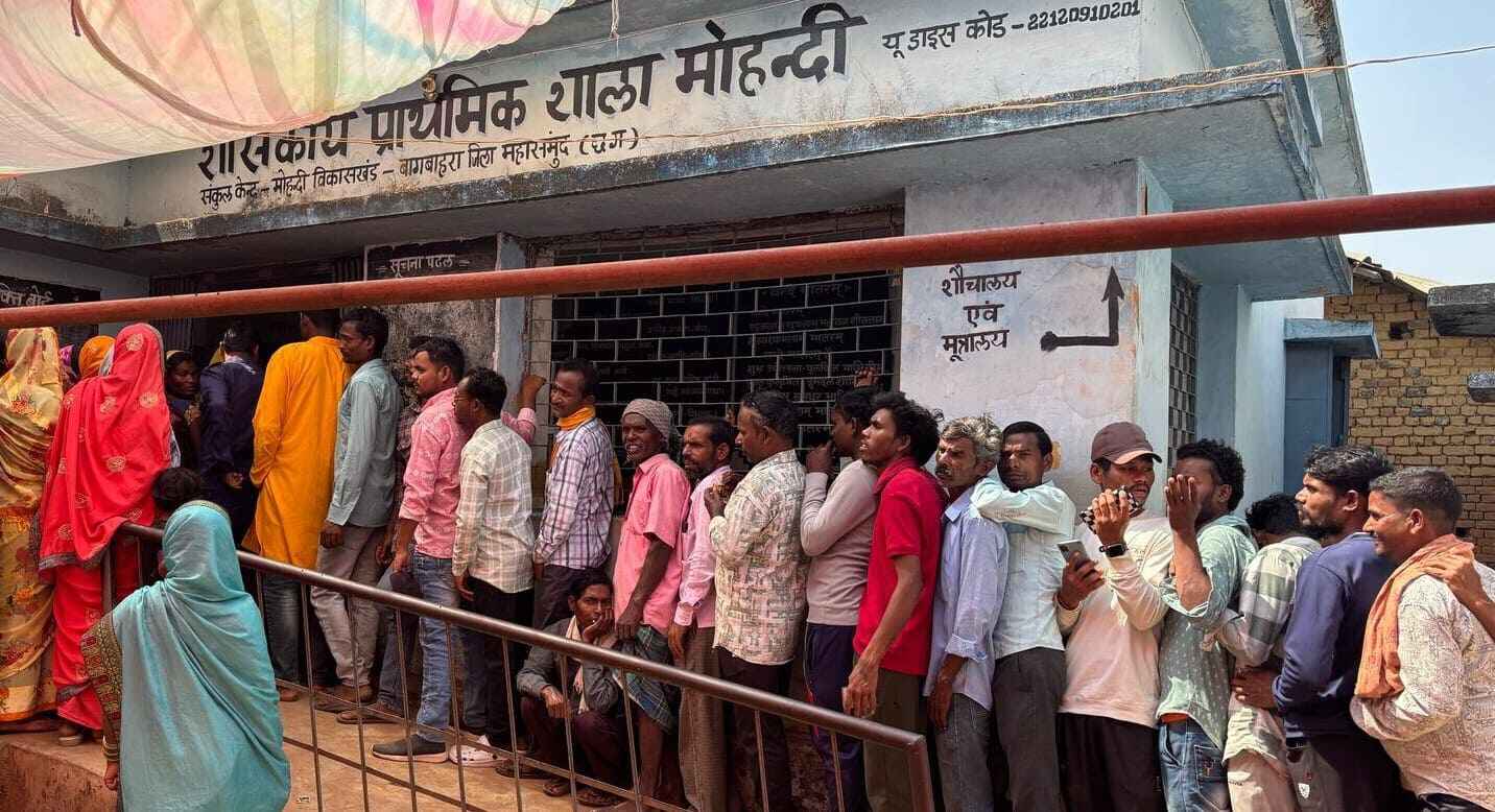 पिथौरा एवं बागबाहरा विकासखंड में द्वितीय चरण का मतदान शांतिप... - CG Sandesh