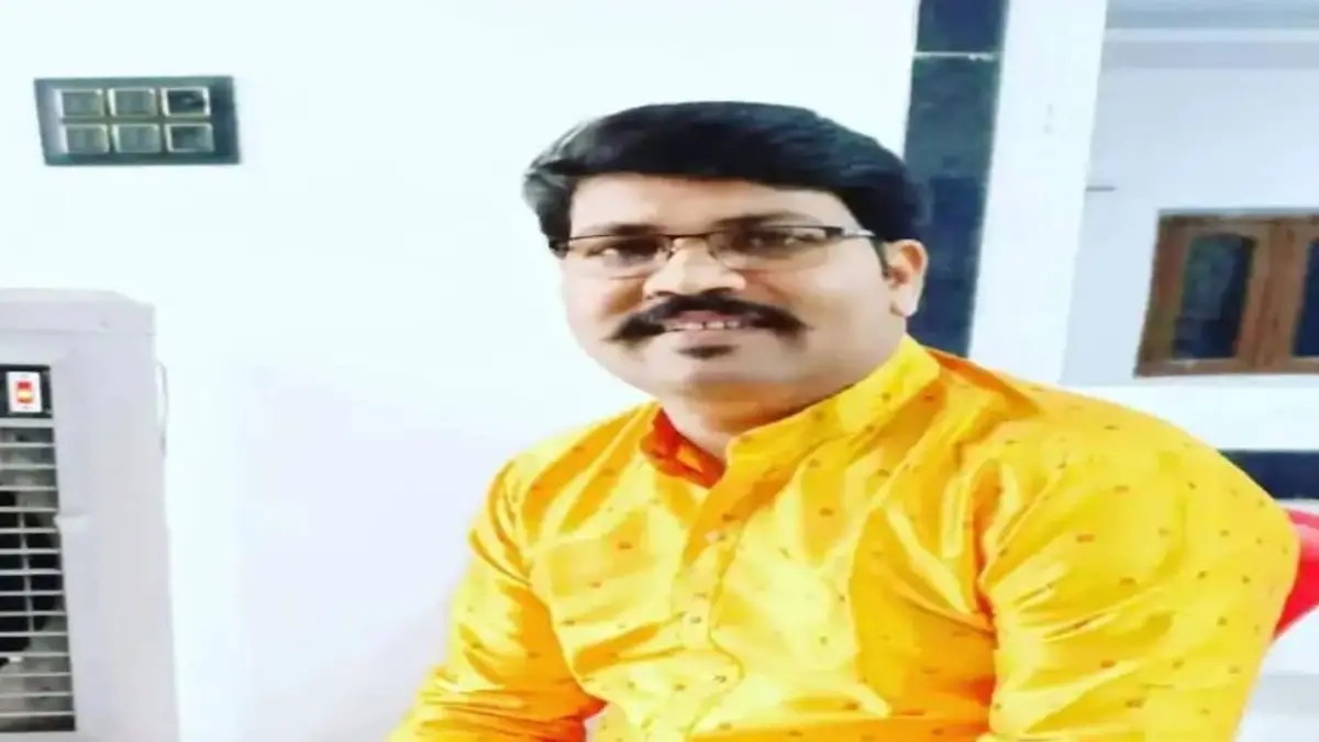 CG : शिक्षक ने 8 वीं की छात्रा को भेजा अश्लील मैसेज, परिजनों... - CG Sandesh