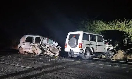 ऑल्टो कार और बोलेरो में जबरदस्त भिड़ंत, एक ही परिवार के 5 लोगों की दर्दनाक मौत