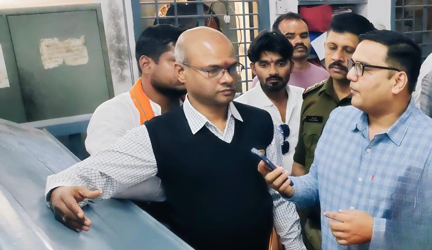 महासमुंद : प्रेक्षक जय प्रकाश मौर्य ने निर्वाचन की तैयारियों... - CG Sandesh