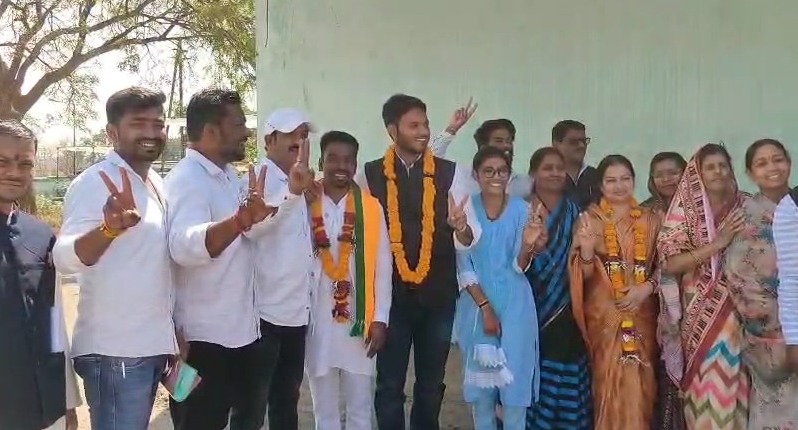 महासमुंद : नगरीय निकाय चुनाव में बेटे ने लिया बाप का बदला, तुमगांव नगर पंचायत में निर्दलीय प्रत्याशी ने मारी बाजी