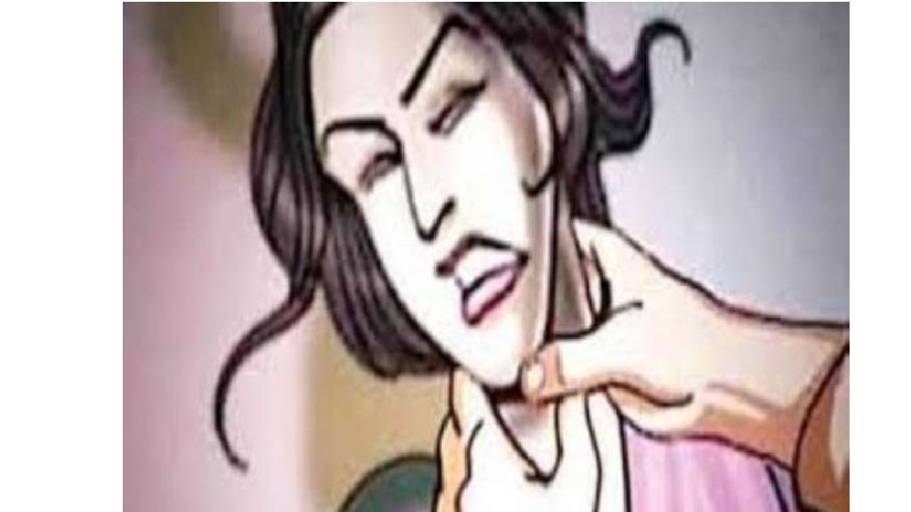 पिथौरा : महिला को डंडा फेककर गला दबाते हुए दिया धक्का...  - CG Sandesh