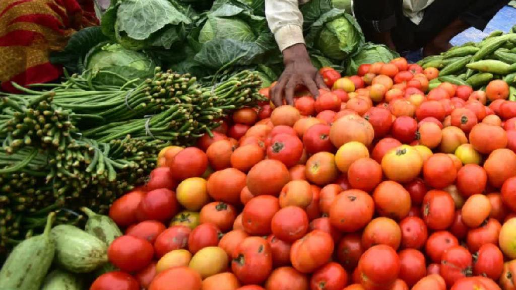 महासमुंद : सब्जी व्यापारी की सब्जी फेककर चार लोगों ने की पिट... - CG Sandesh