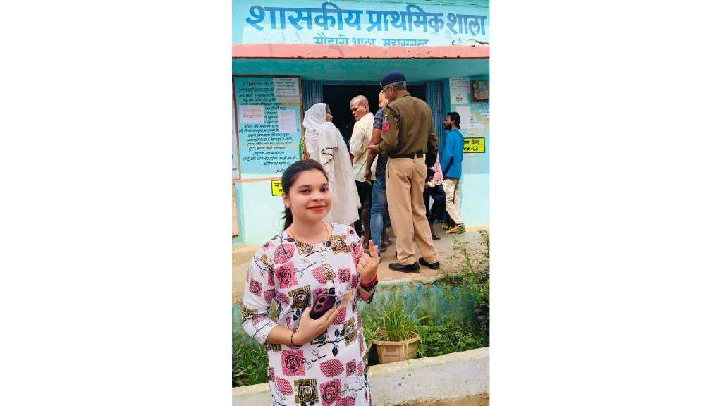 महासमुंद : युवा जोश के साथ पहली बार मतदान करने पहुंची अदिति ... - CG Sandesh