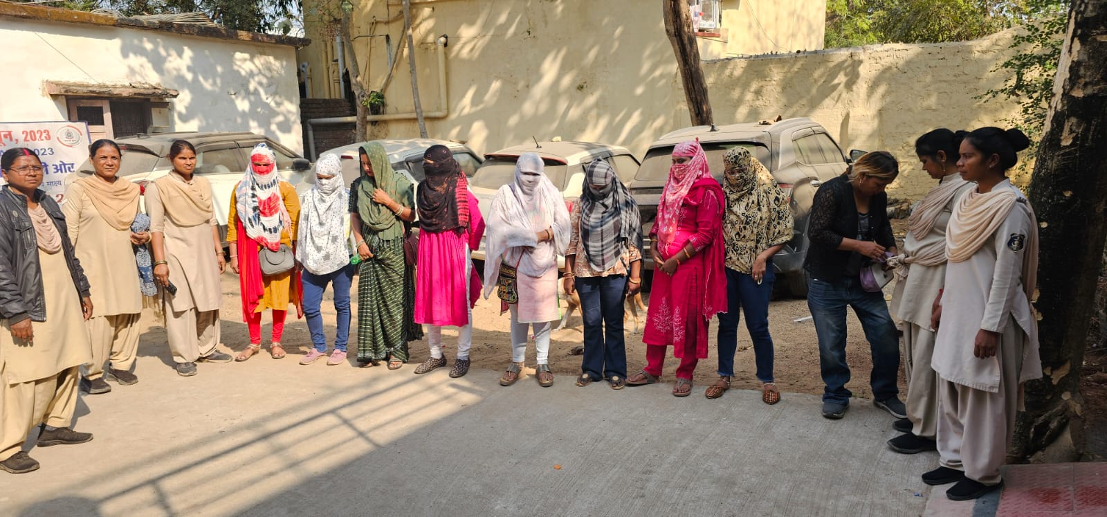 CG : देह व्यापार का भंडाफोड़, कई युवतियों को पुलिस ने पकड़ा - CG Sandesh