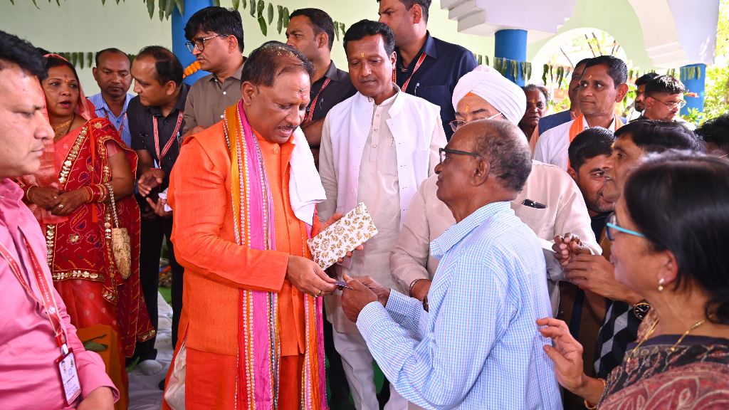 मुख्यमंत्री विष्णुदेव साय को जन्मदिवस पर आशीष देने उमड़ा जनसै... - CG Sandesh