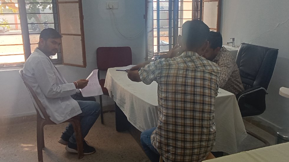 फिक्स डे मेंटल हेल्थ कैम्प सी एच सी सराईपाली में आयोजित किया... - CG Sandesh